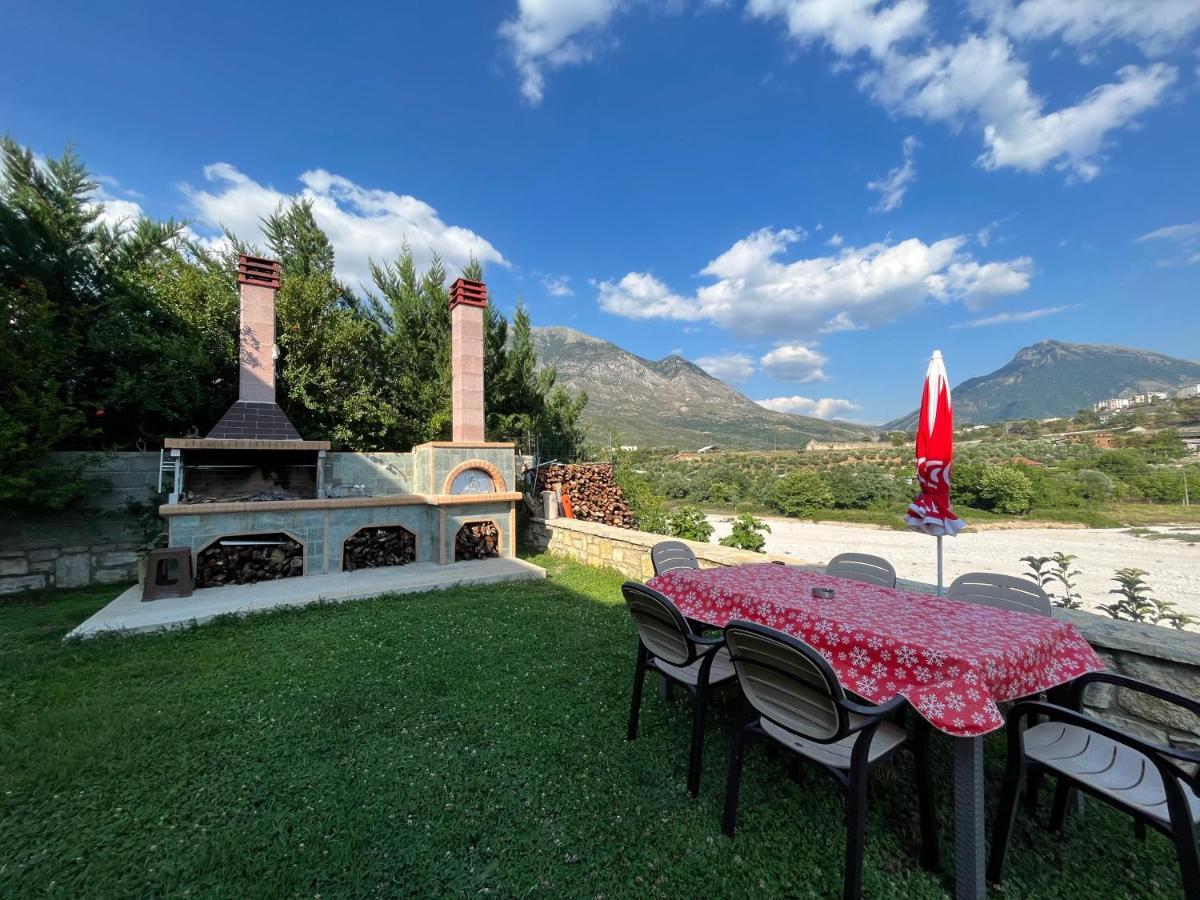 River Escape Villa - Private Beach, Scenic View & Bbq Tepelene Bagian luar foto